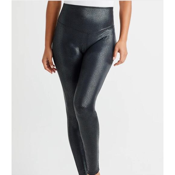 Faux Leather Textured Black Leggings by Yummie, Size L - Picture 2 of 8